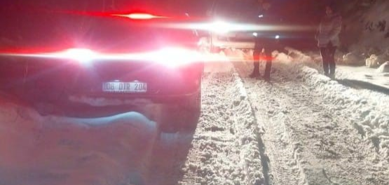 Hacılar’da mahsur kalan 2 kişi, ekiplerce kurtarıldı