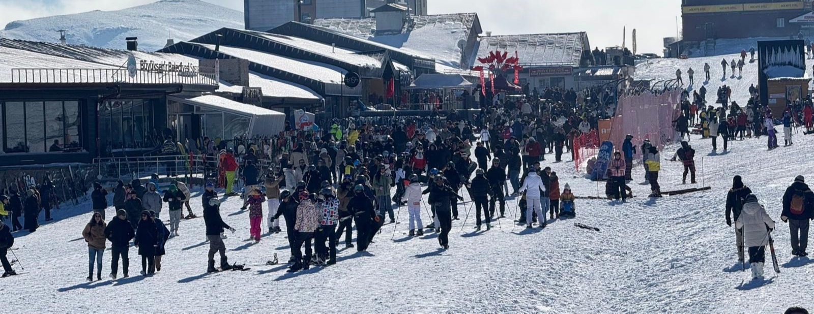 Erciyes’te pazar yoğunluğu