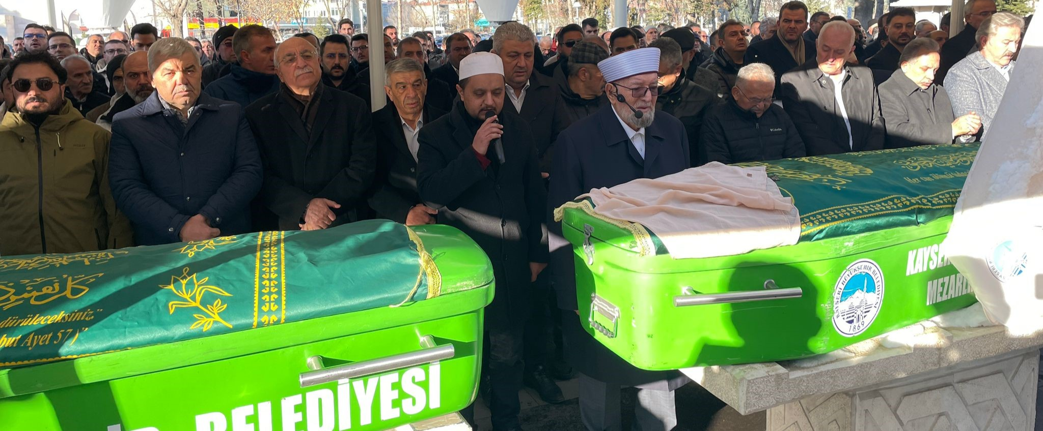 Necmettin Nursaçan, vefat eden eşinin cenaze namazını kıldırdı