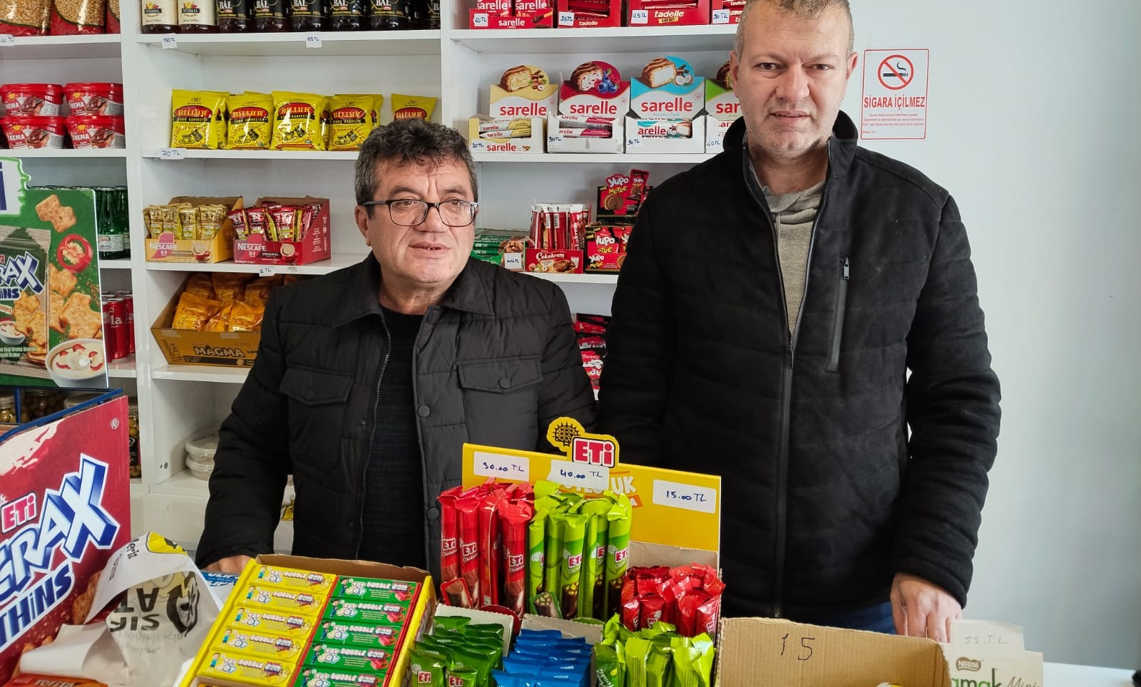 Yeni Ufuklar Derneği’nden öğrencilere burs için mini market açılışı 