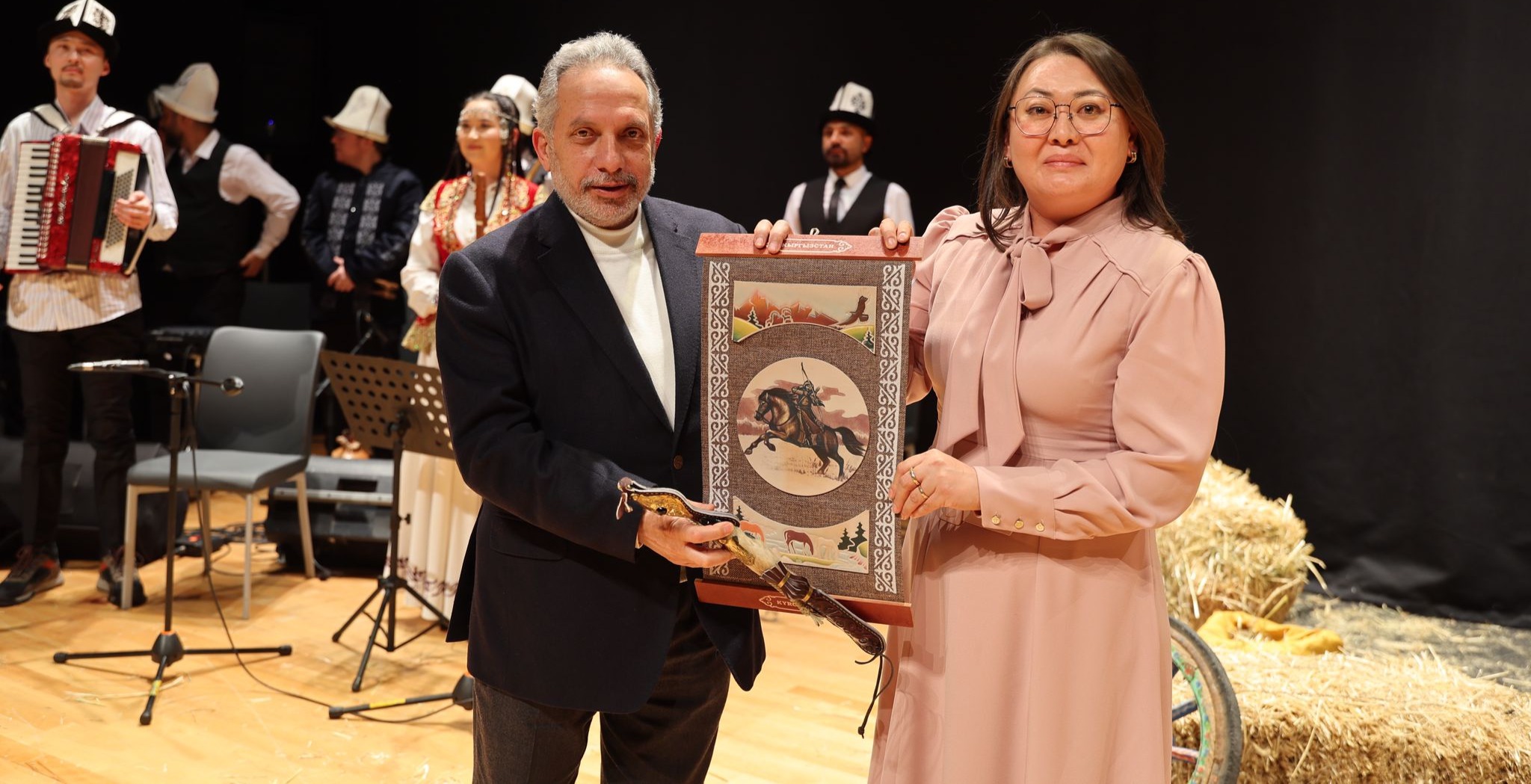 TALAS’A GÖNÜL KÖPRÜSÜ CENGİZ AYTMATOV’A TALAS’TA GÖRKEMLİ ANMA