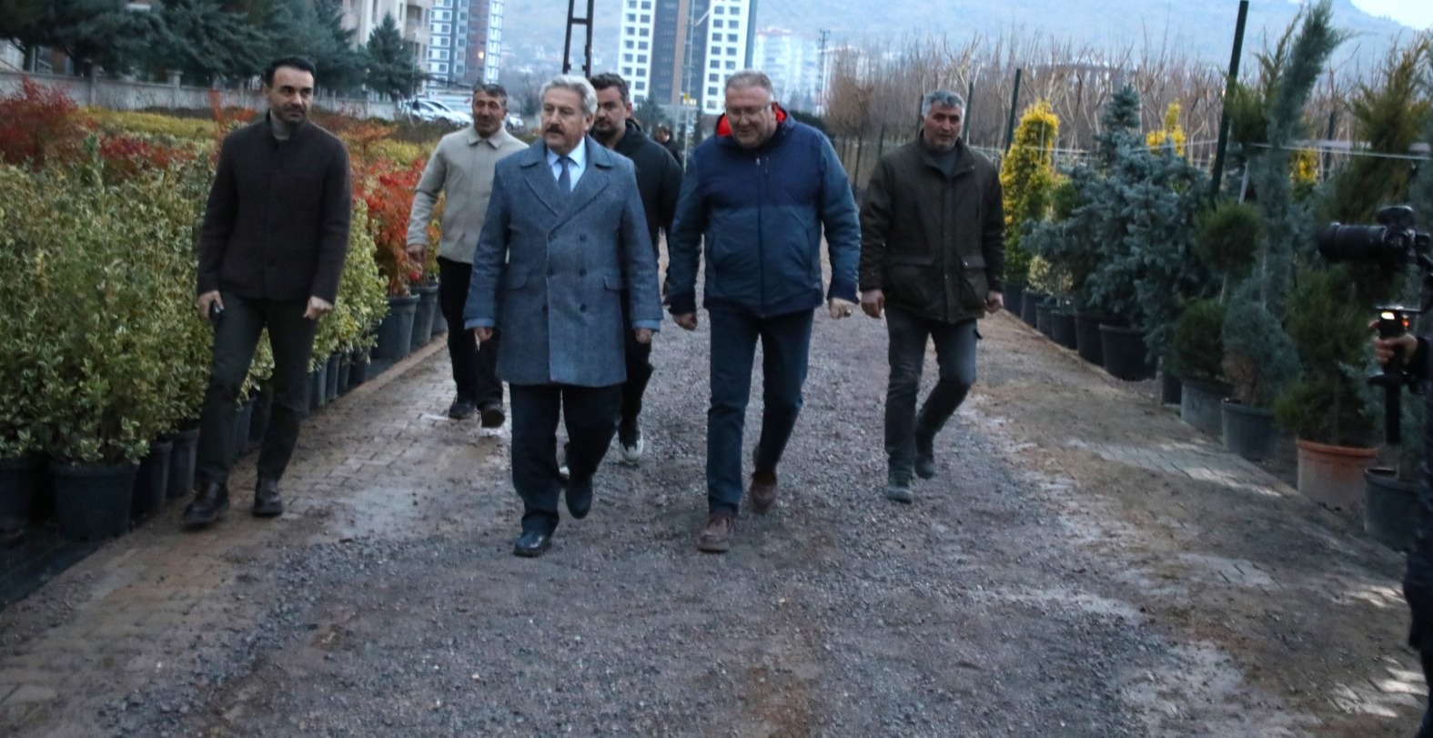 MELİKGAZİ BELEDİYESİ, YENİ AĞAÇLARLA İLÇENİN GELECEĞİNE NEFES OLMAYA DEVAM EDİYOR