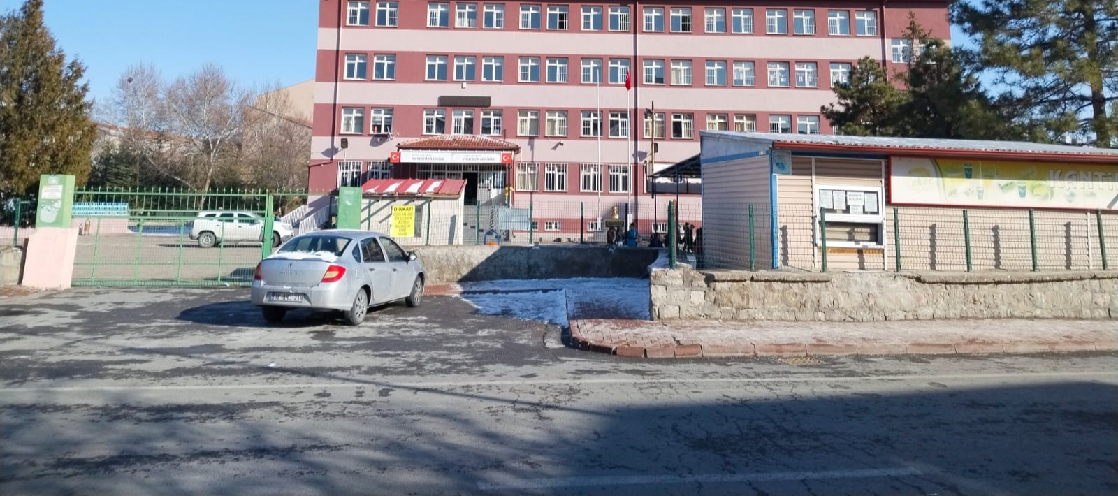 Kayseri’de 7 öğrenci zehirlenme şüphesiyle hastaneye kaldırıldı