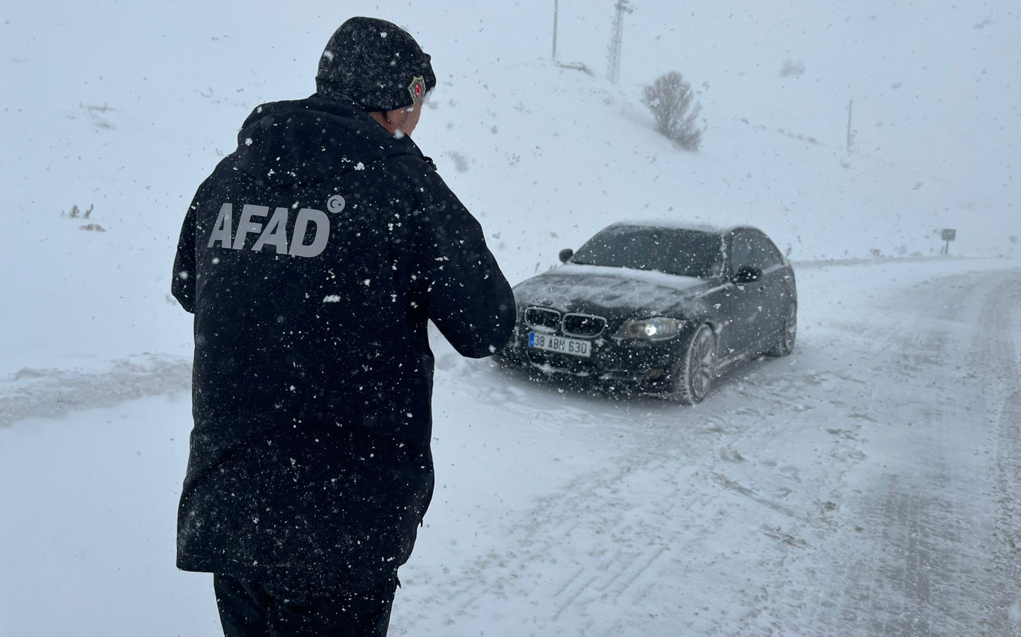 AFAD'ın Pınarbaşı ve Sarız'da aralıksız mücadelesi sürüyor