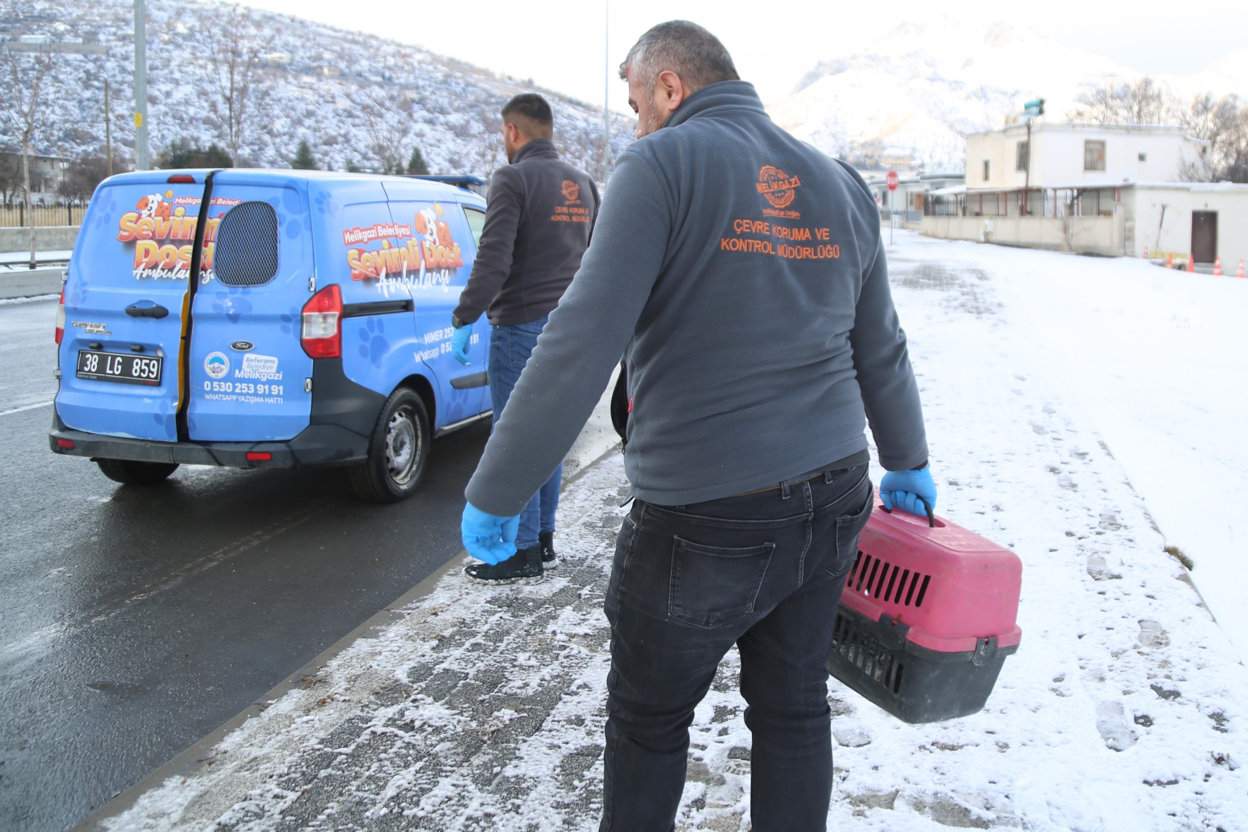 SEVİMLİ DOST AMBULANSI 2025 YILINDA BİNLERCE SOKAK HAYVANININ YARDIMINA KOŞTU