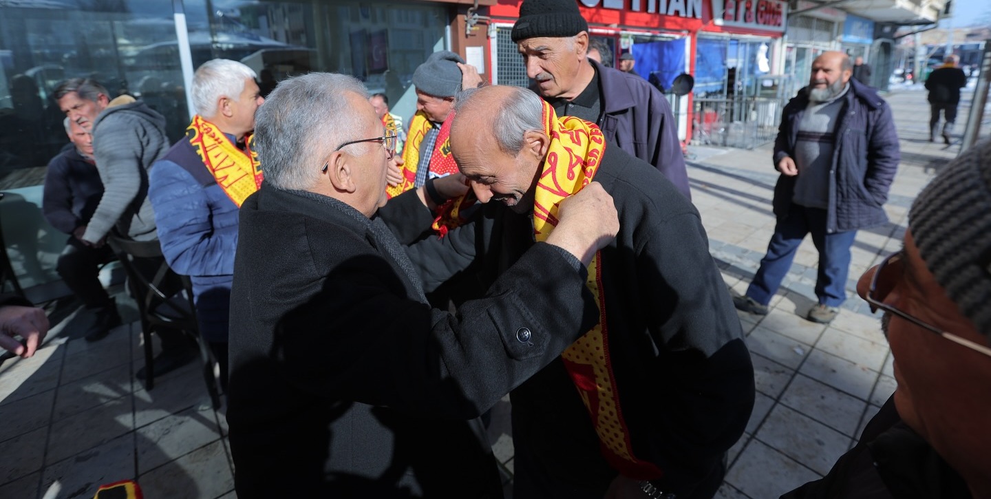 BAŞKAN BÜYÜKKILIÇ’TAN HACILAR’DA GÖNÜLLERE DOKUNAN ZİYARET