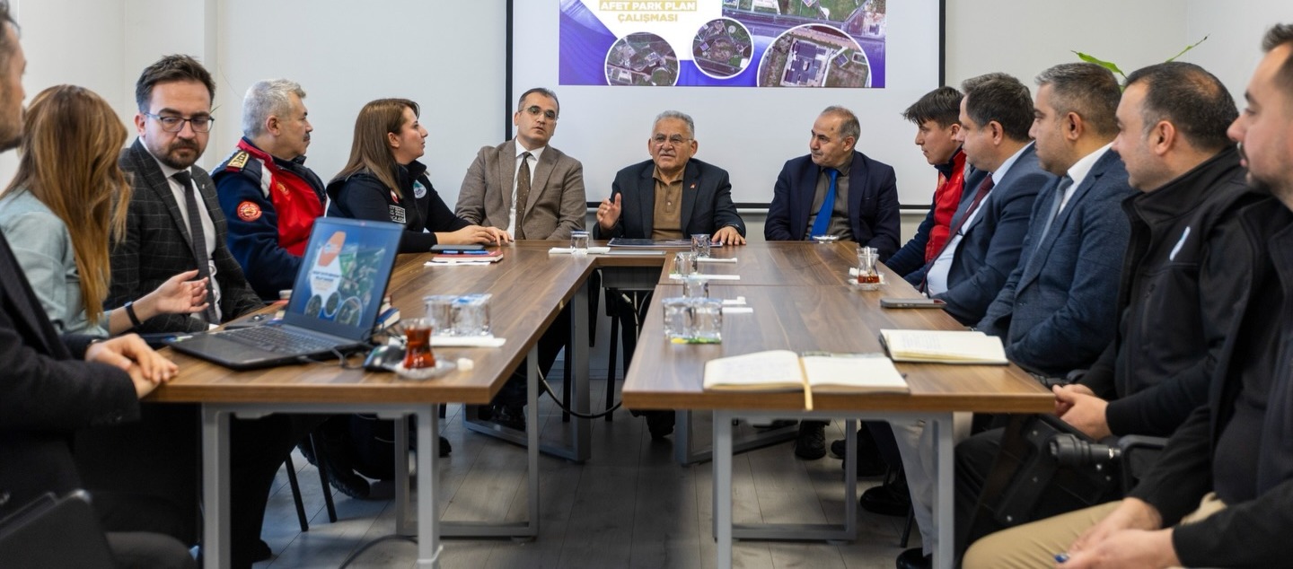 KAYSERİ BÜYÜKŞEHİR, 2025'TE AFET FARKINDALIK EĞİTİMLERİ VE TEKNİK ÇALIŞMALARLA ŞEHRİ DİRENÇLİ HALE GETİRDİ