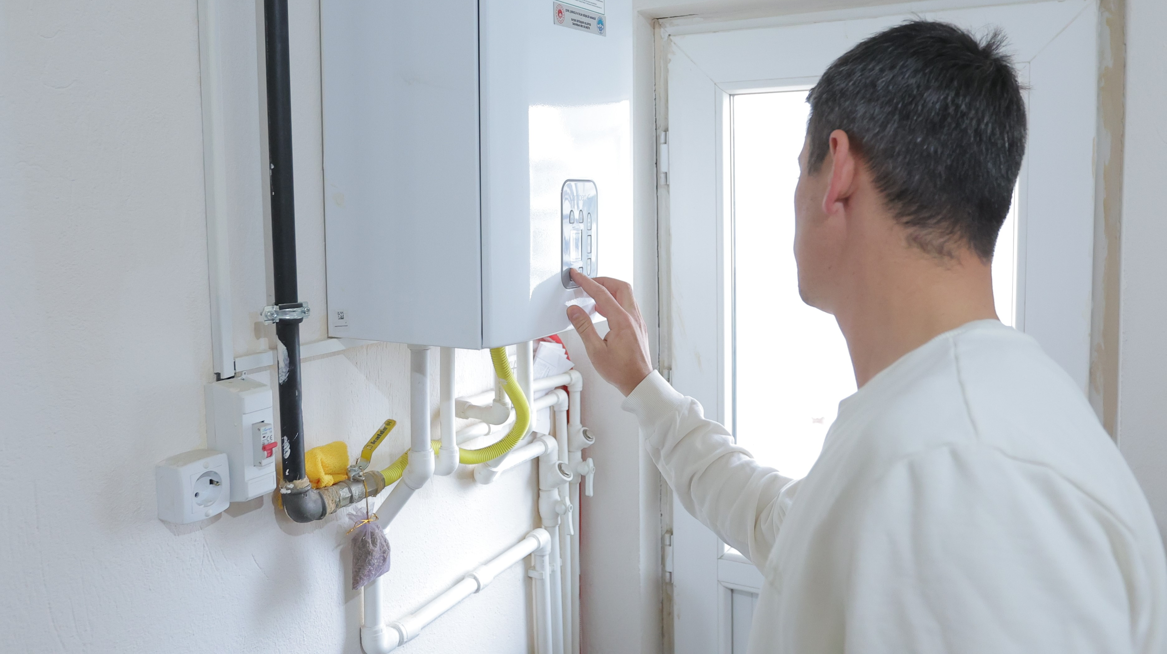 BAŞKAN BÜYÜKKILIÇ’IN ‘TESİSAT SİZDEN KOMBİ BİZDEN’ PROJESİ 4 BİN HANEYİ ISITIYOR