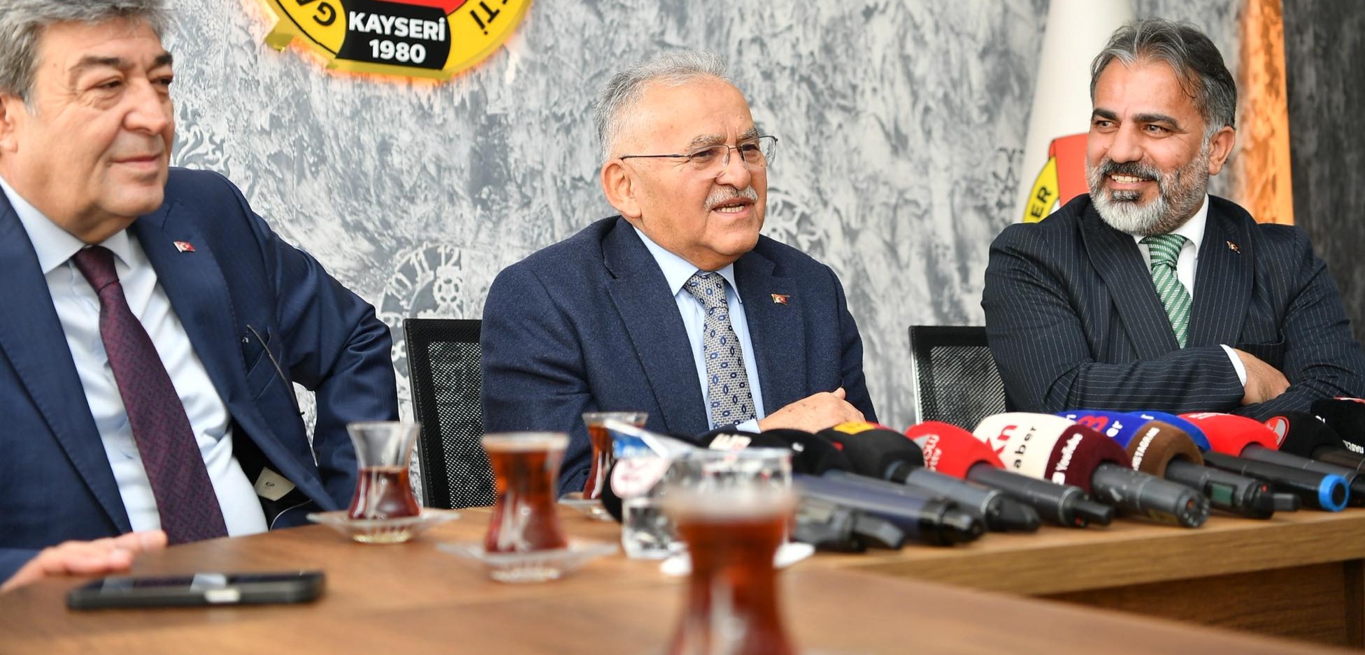 BASIN MENSUPLARININ 10 OCAK ÇALIŞAN GAZETECİLER GÜNÜ'NÜ KUTLAYAN BÜYÜKKILIÇ: “İYİ Kİ VARSINIZ”