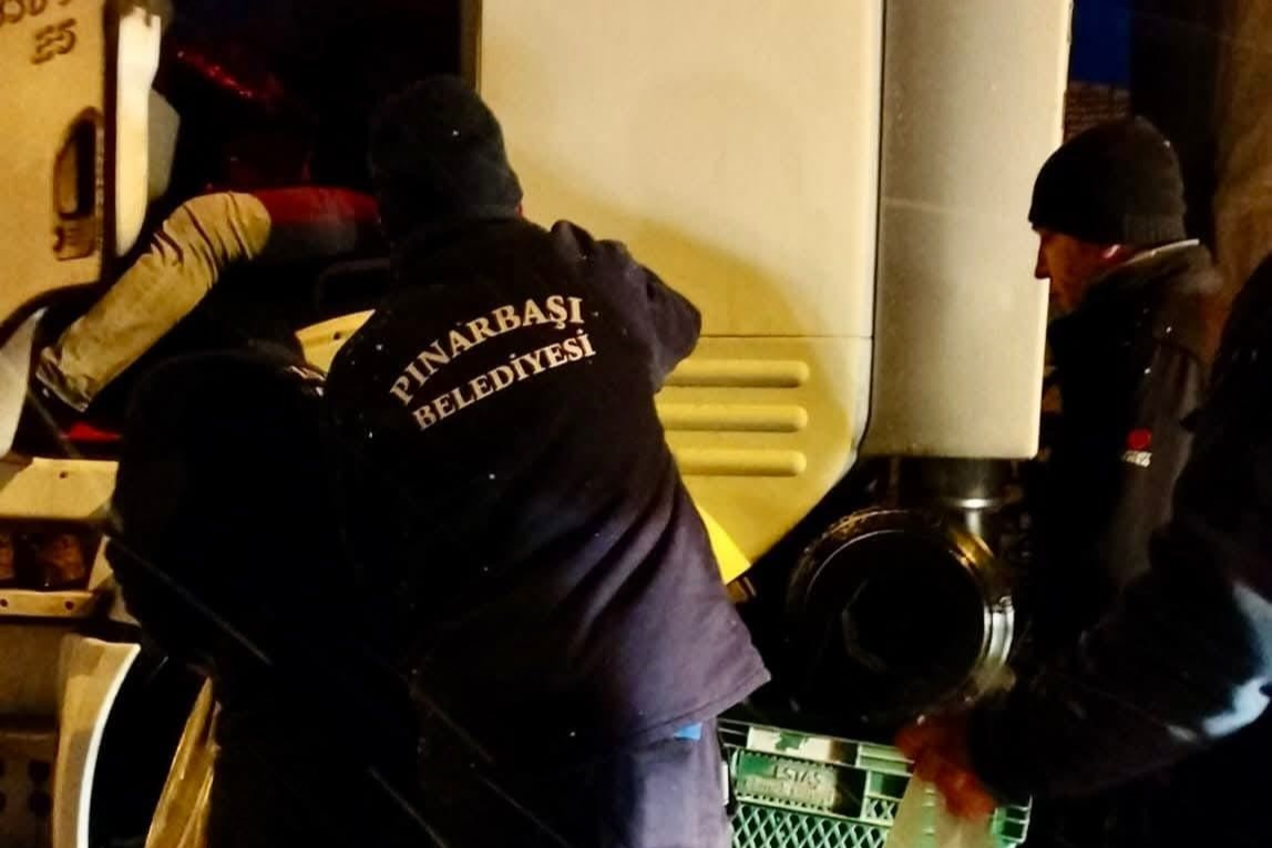 Yolda kalanlara sıcak çorba ikramı