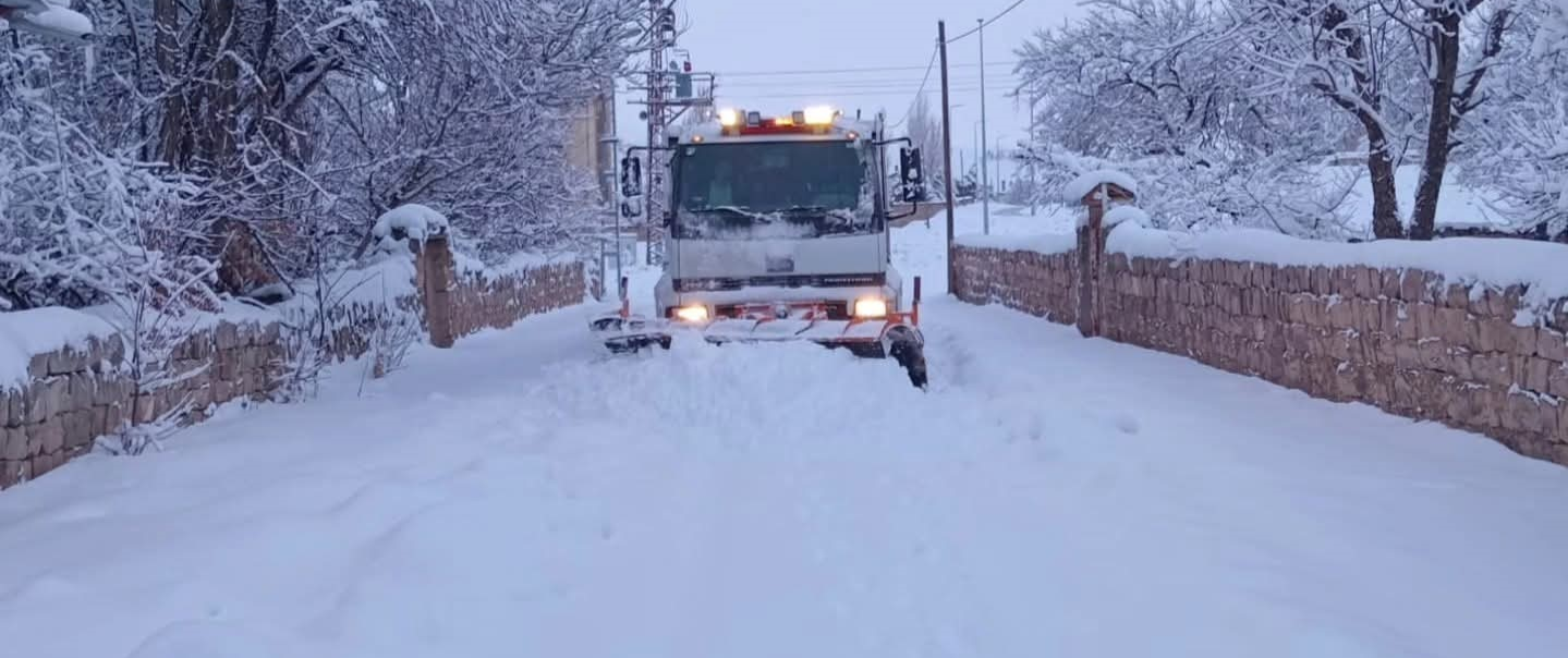 Bünyan’da karla mücadele çalışmaları sürüyor