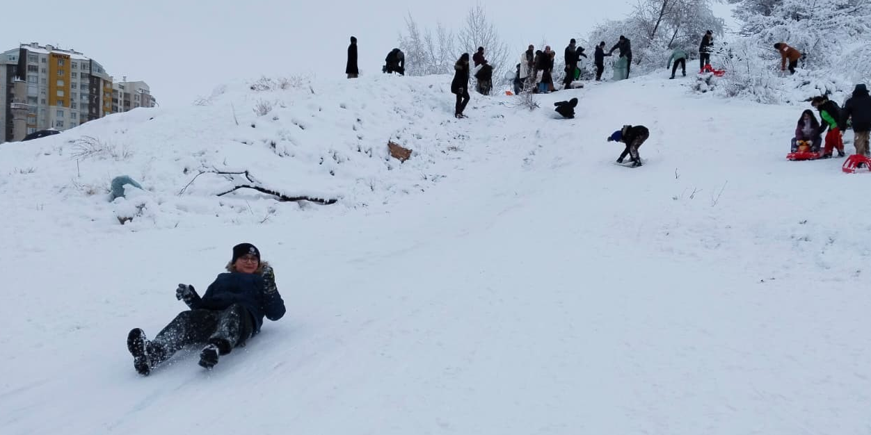 Kayseri'de okullar tatil oldu; Beleş Tepe öğrencilerle doldu