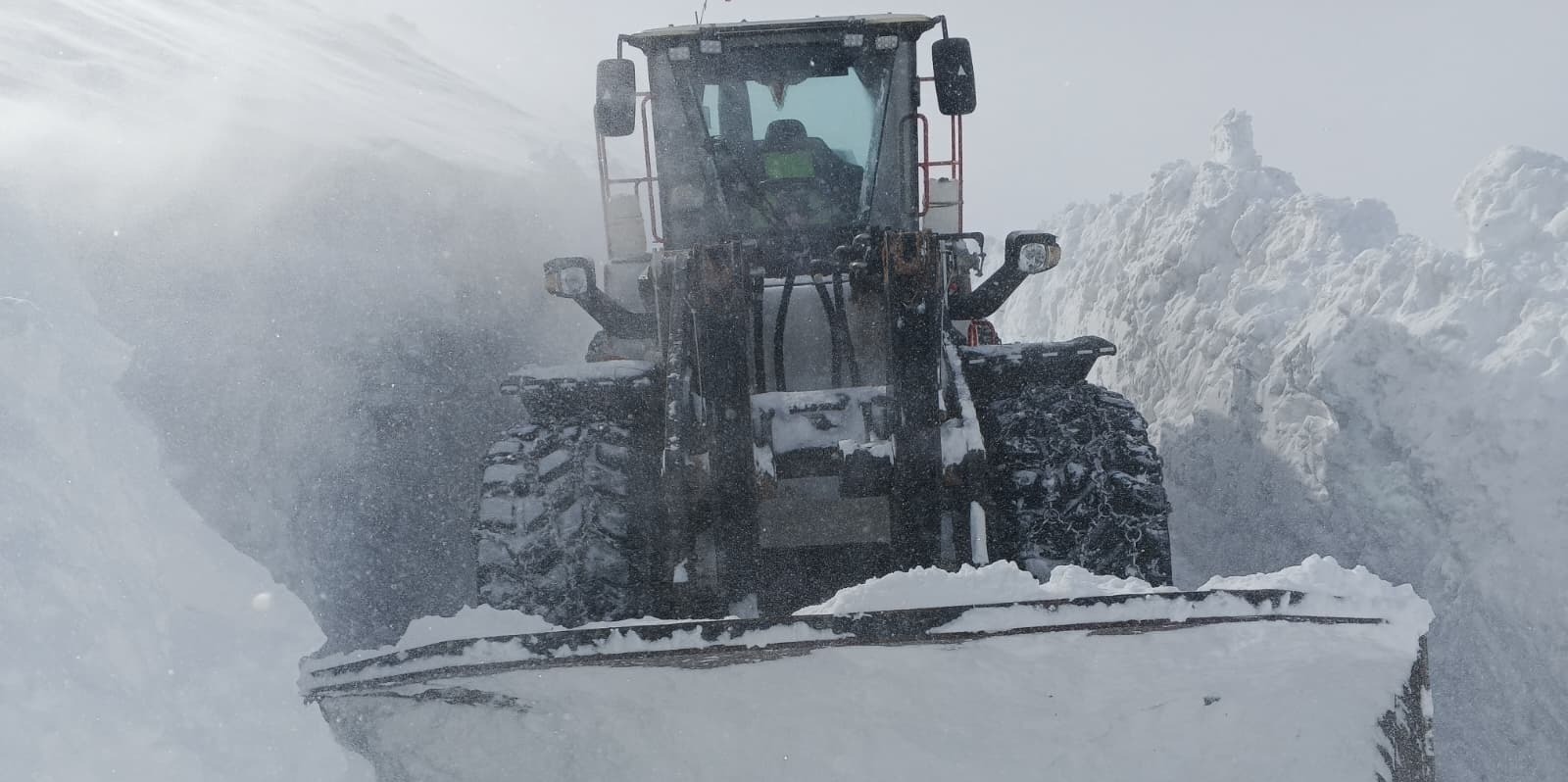 KAYSERİ BÜYÜKŞEHİR, KIRSALDA 1 METREYİ AŞAN KARLARI TEMİZLİYOR, YOLLARI AÇIYOR