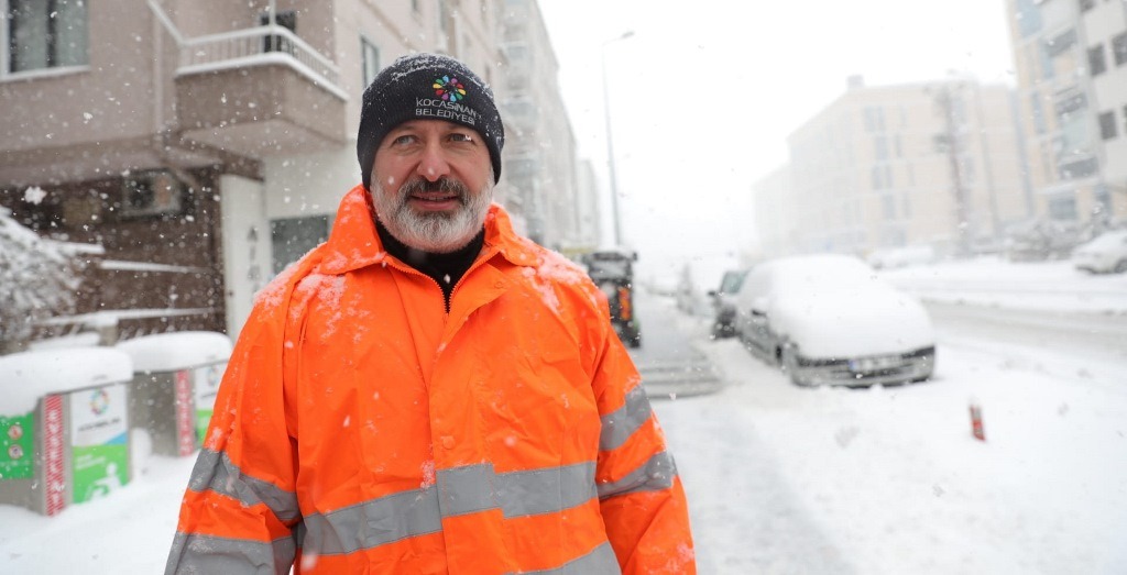 KOCASİNAN’DA KARLI YOLLARA ANINDA MÜDAHALE
