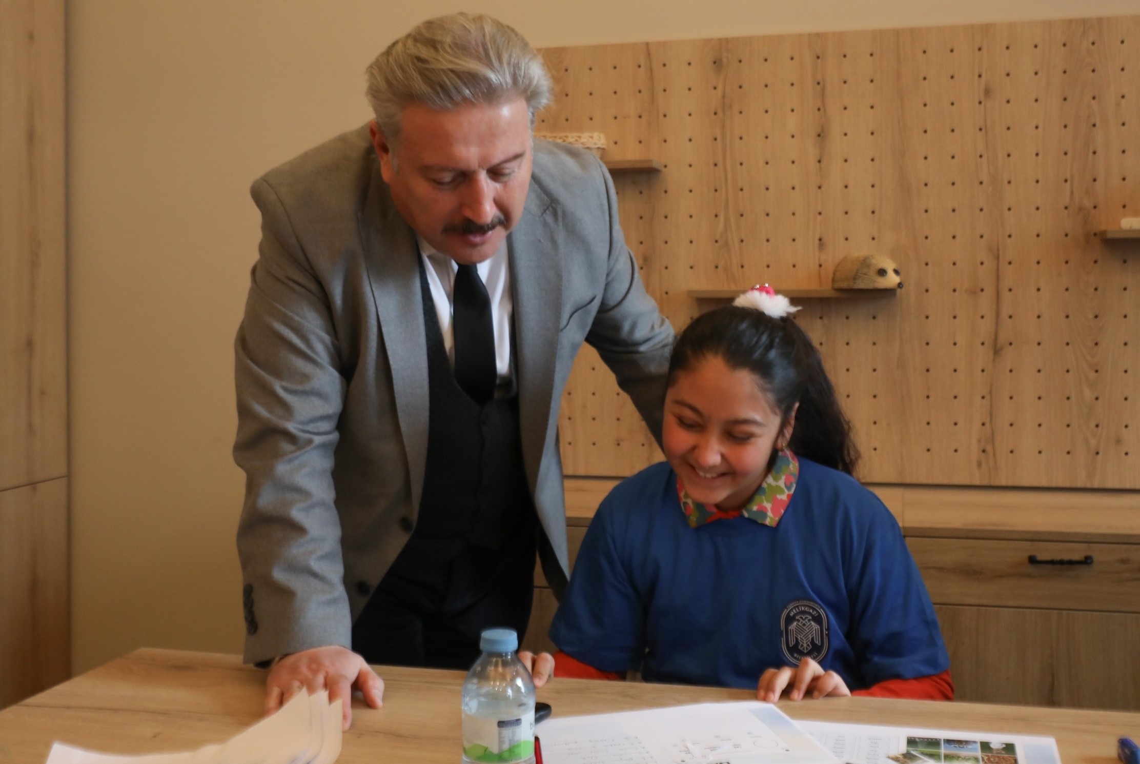 GENÇLER BU KAMPTA İNGİLİZCEYİ YAŞAYARAK ÖĞRENİYOR