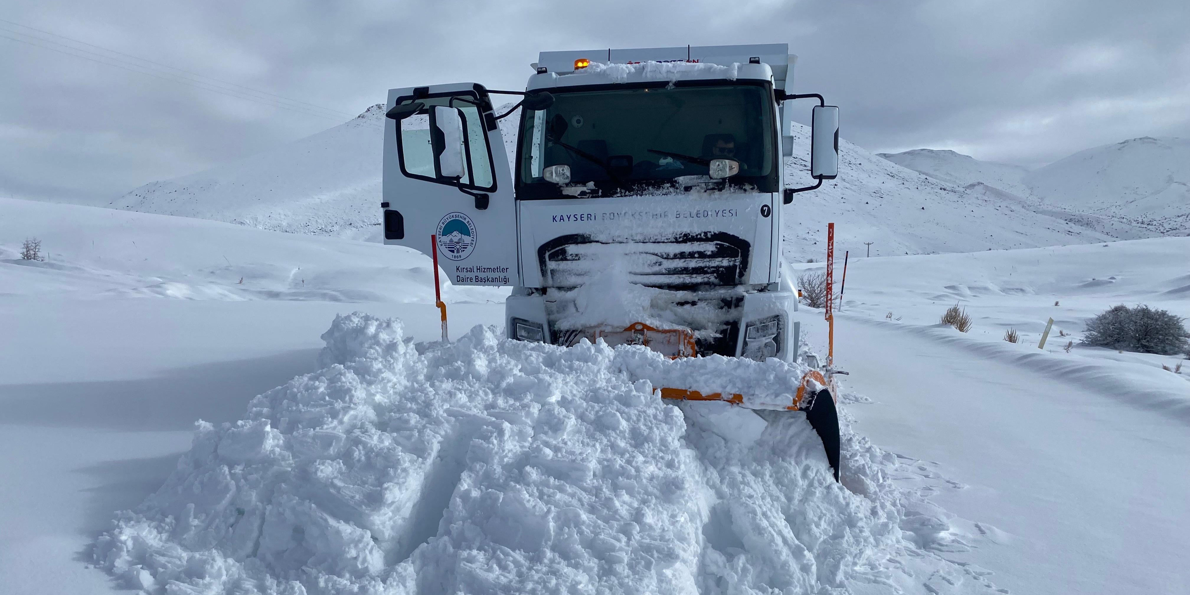 KAYSERİ BÜYÜKŞEHİR’DEN 24 SAAT "KIŞ" MESAİSİ: KIRSALDA KAPALI YOL KALMADI