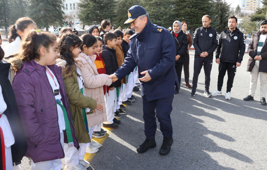 Kayseri ERVA Spor Okullarından İl Jandarma Komutanlığı’na yarıyıl ziyareti