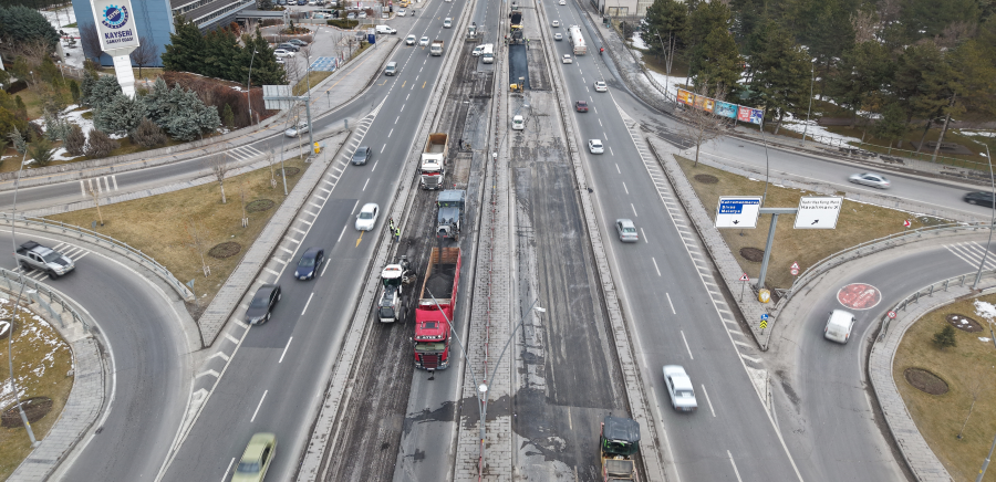 BÜYÜKŞEHİR, GÜVENLİ VE KONFORLU ULAŞIM İÇİN YOL BAKIM ONARIM ÇALIŞMALARINA BAŞLADI