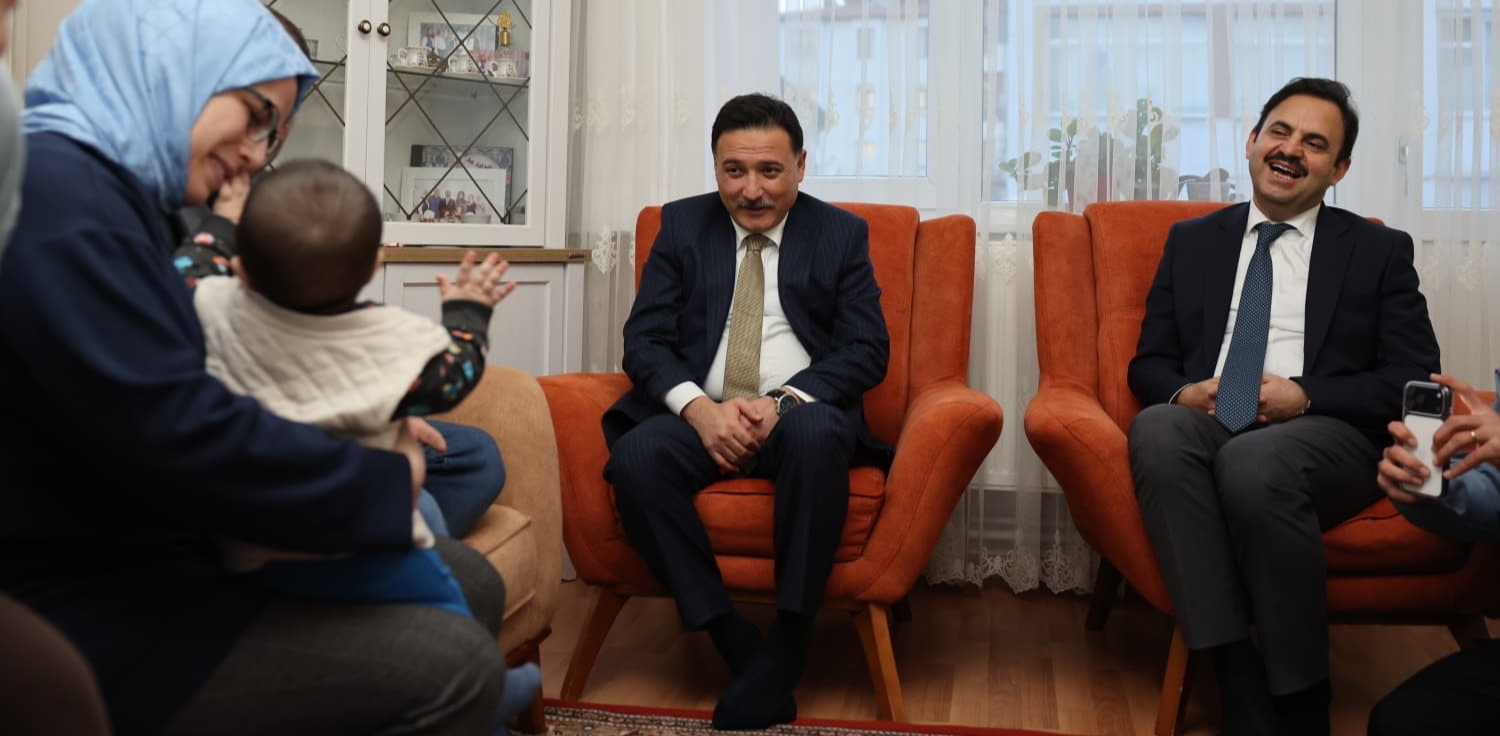 Vali Çiçek, vatandaşın çay davetiyle evine misafir oldu