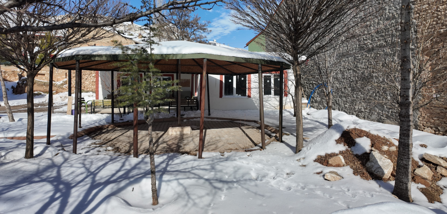 BÜYÜKŞEHİR, AKKIŞLA’DA TAZİYE EVİ İHTİYACINA VE HALI SAHA TADİLATINA EL UZATTI