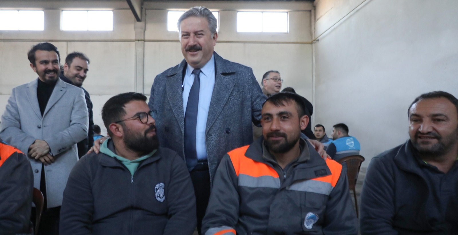 BAŞKAN PALANCIOĞLU TOPLU İŞ SÖZLEŞMESİNİ İŞÇİLERLE KUTLADI