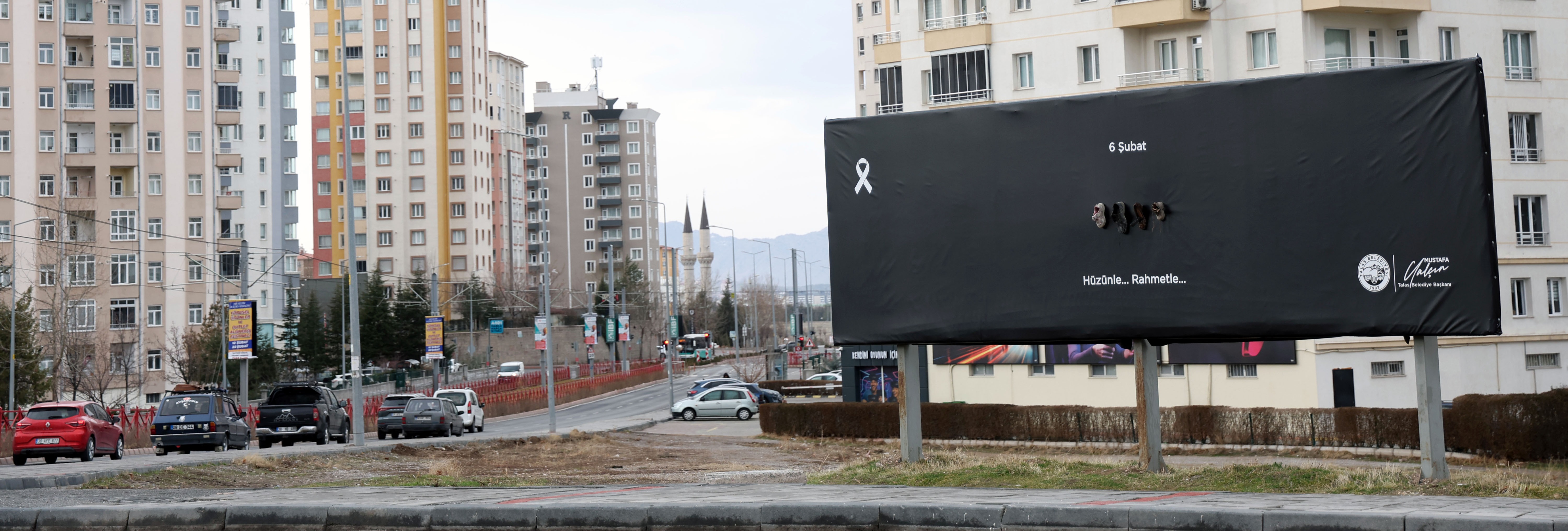 TALAS BİLLBOARDLARINDA 6 ŞUBAT VEFASI
