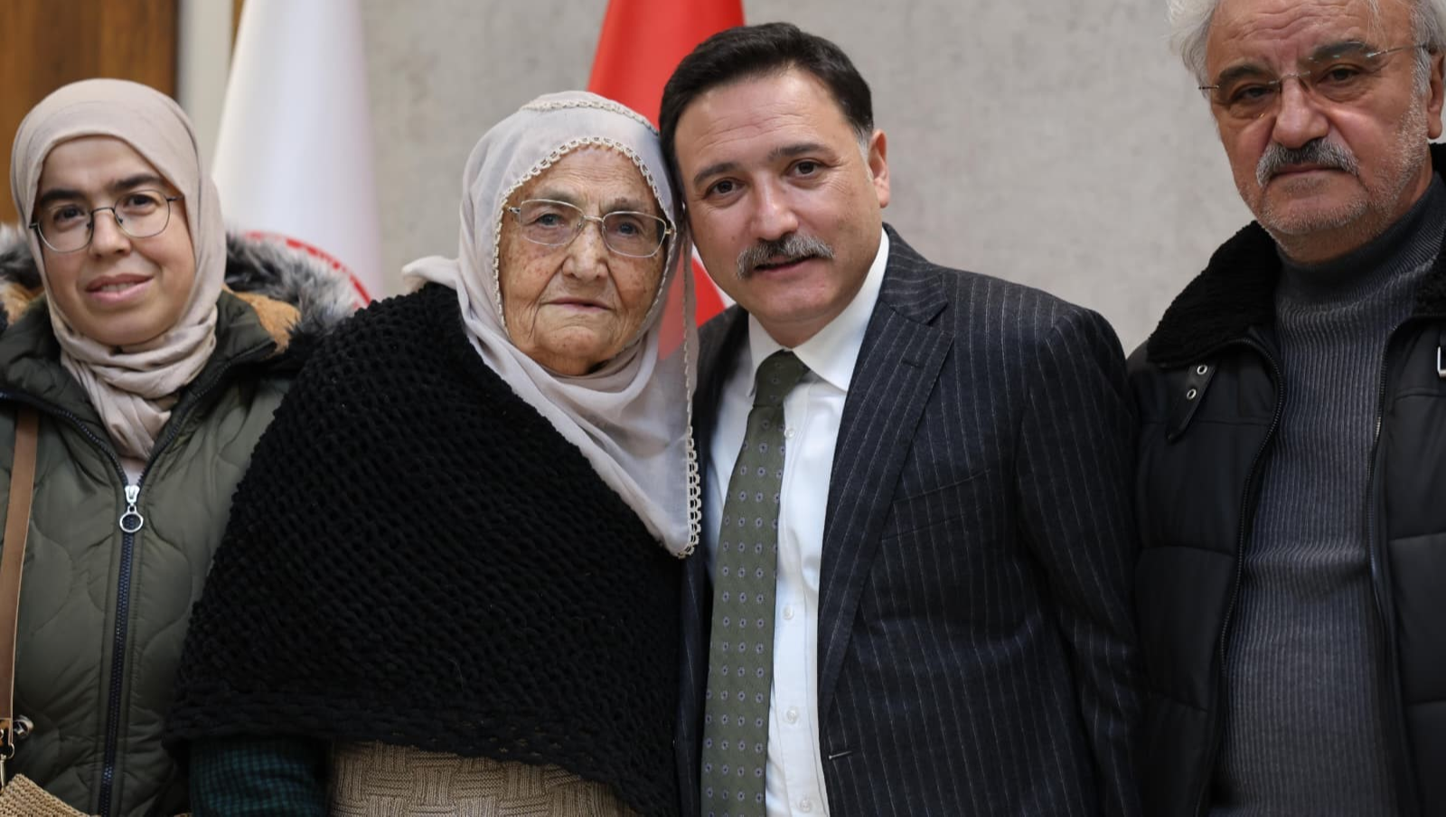 Vali Gökmen Çiçek’ten afetzede ailelere anahtar teslimi