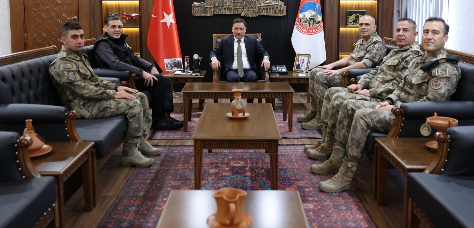 Polis Özel Harekat Başkanı Ünsal Hayal’den Vali Çiçek’e ziyaret