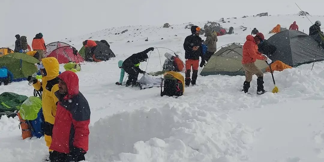 Kayseri’de 120 dağcı Erciyes’in 3 bin 600 rakımına tırmandı