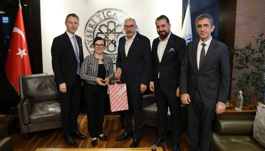 VİZE MÜJDESİ: "İŞ DÜNYASI BİZİM İÇİN ÖNCELİKLİDİR"