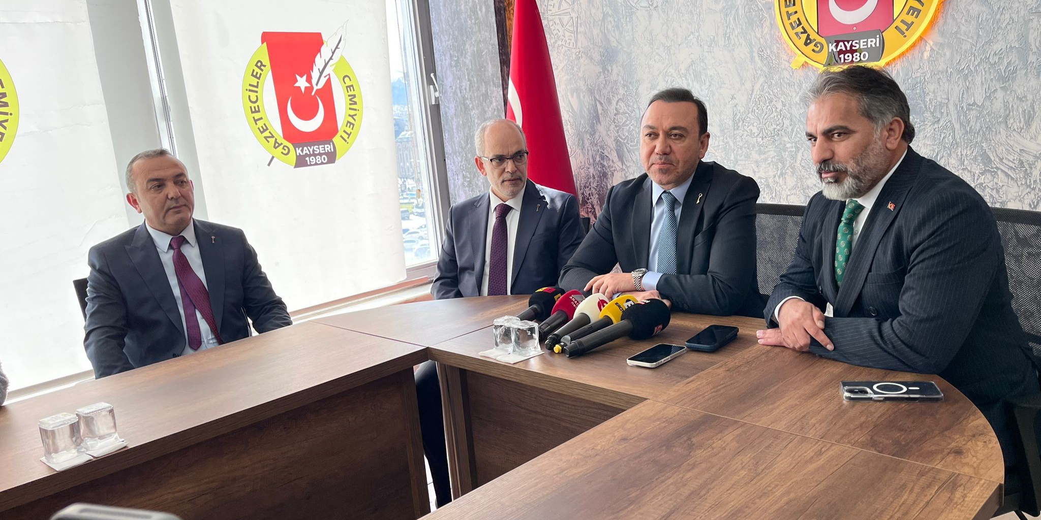 Sahada gördüğümüz tablo, Anahtar Parti’nin bir baraj sorunu olmadığı yönündedir