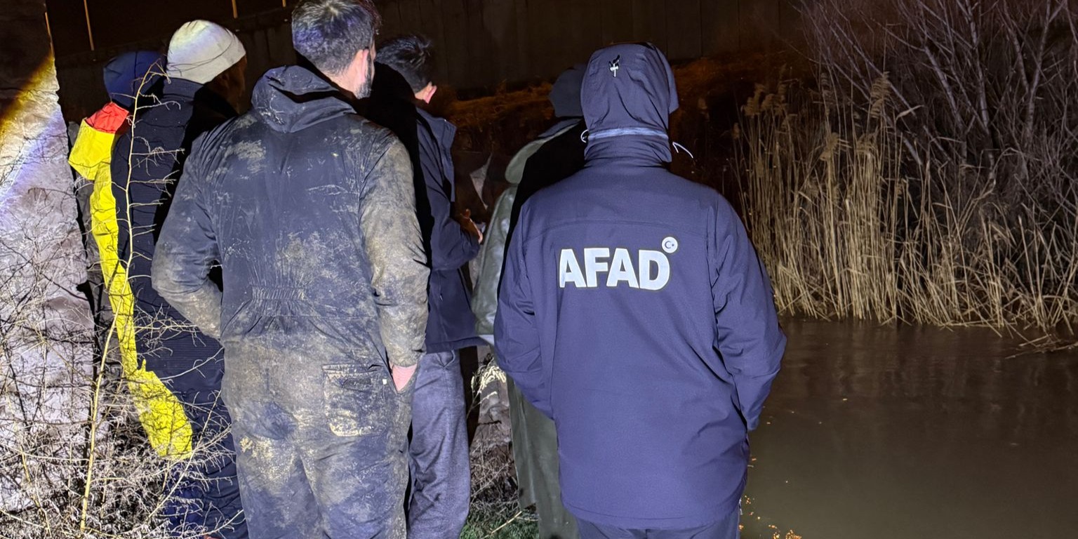 Sağanak yağış nedeniyle ev ve ahırları su bastı 