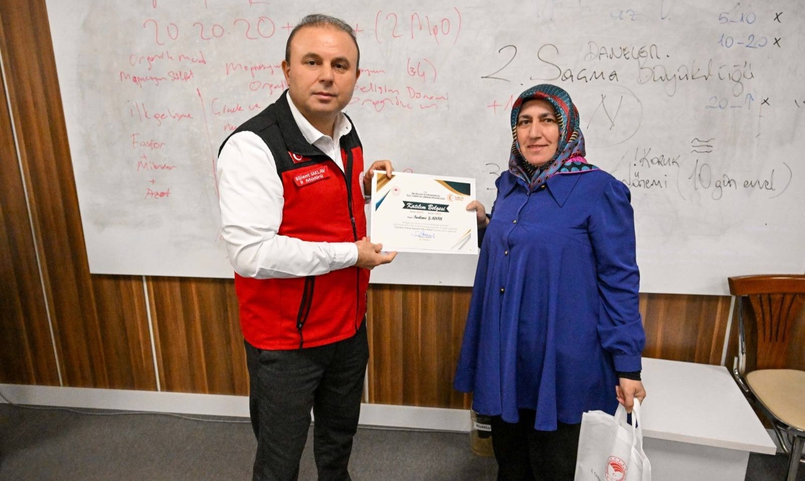 Bahçe Bakımı Kursu’nu tamamlayan üreticilere sertifikaları verildi