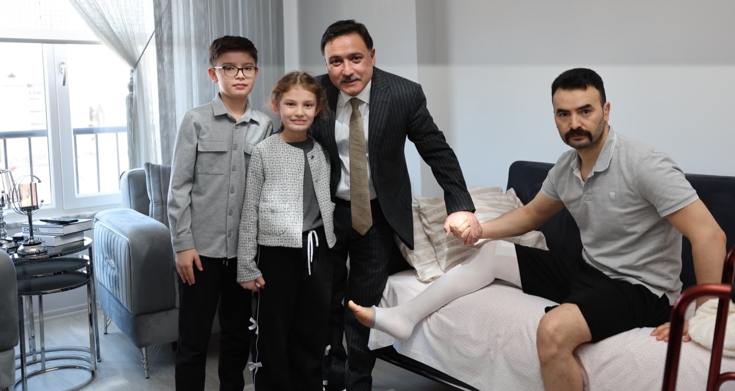 Vali Gökmen Çiçek ve Hulusi Akar’dan yaralı komisere geçmiş olsun ziyareti