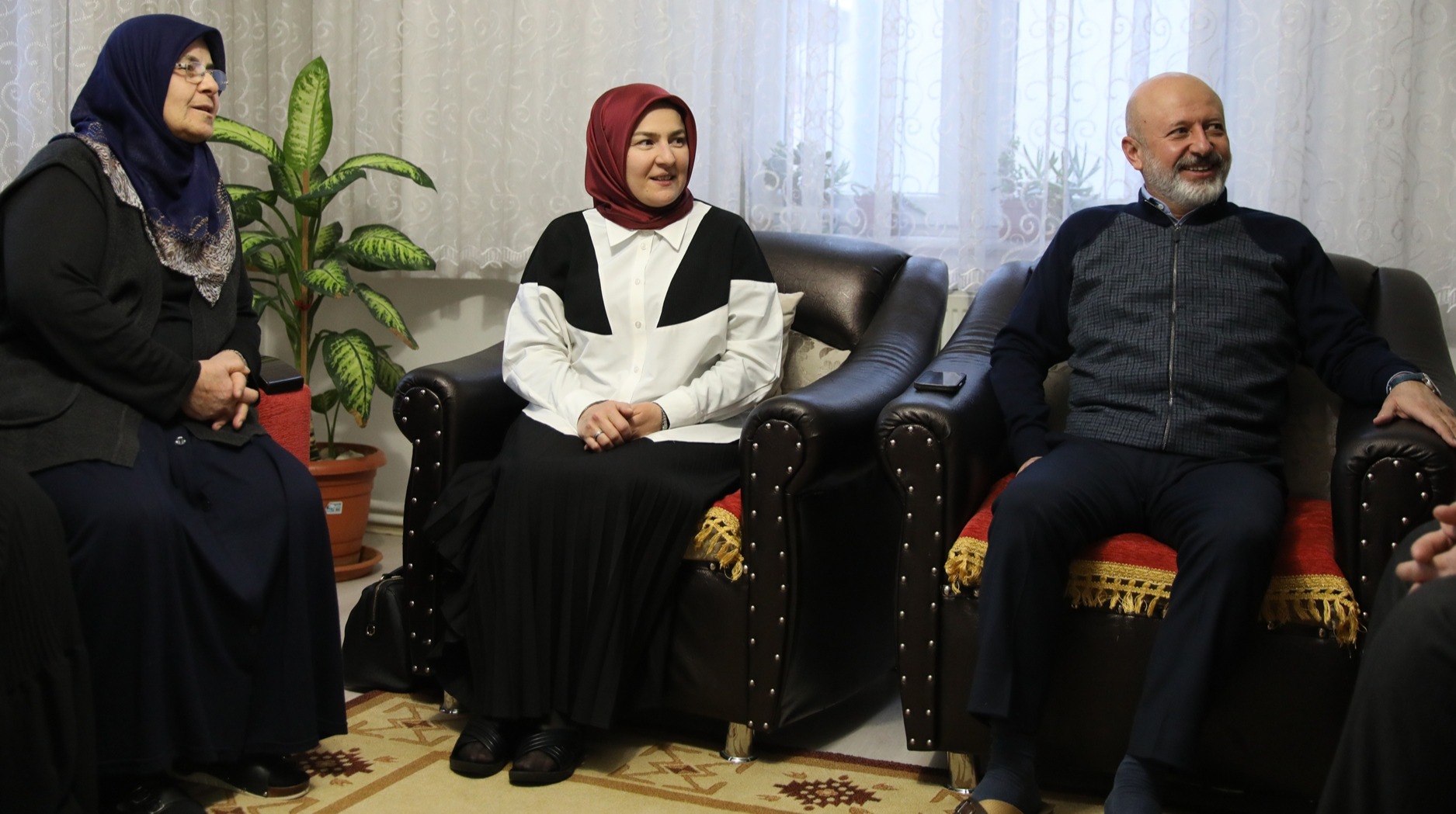 “AZİZ ŞEHİTLERİMİZ ASLA UNUTULMAYACAK, EMANETLERİ BAŞIMIZIN TACIDIR”