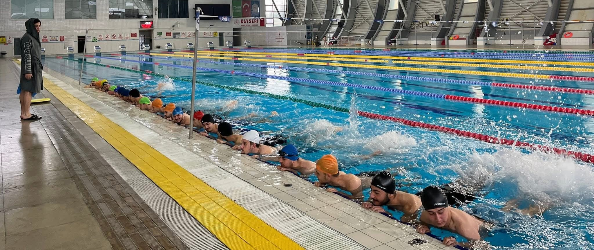 Kayseri'de “Yüzme Bilmeyen Kalmasın” projesi sürüyor