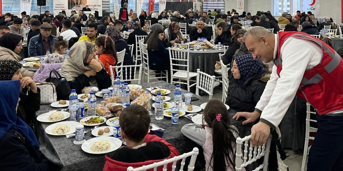 Ramazan’ın Bereketi Vakıf Sofralarında Yaşatılıyor