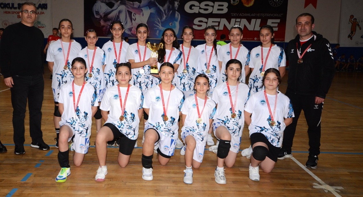 BÜYÜKŞEHİR SPOR A.Ş. KIZ HENTBOL TAKIMI, KAYSERİ İL BİRİNCİSİ OLDU