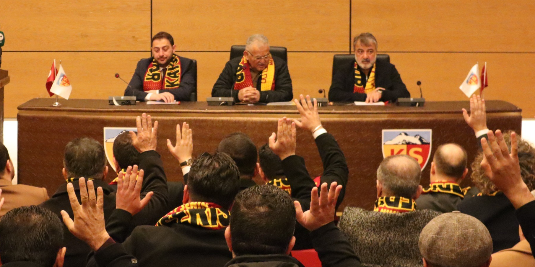 Kayserisporspor’da güven tazeleyen Başkan Açıkalın: Şu an borcumuz 900 milyon TL civarına düşmüş durumda