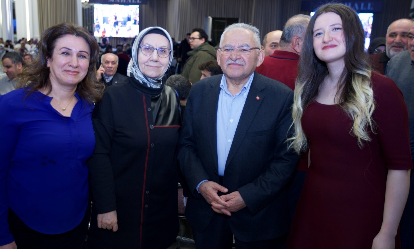 BÜYÜKKILIÇ, EŞİ DR. NECMİYE BÜYÜKKILIÇ İLE BİRLİKTE KARDEŞLİK VE BİRLİK İFTARI’NA KATILDI