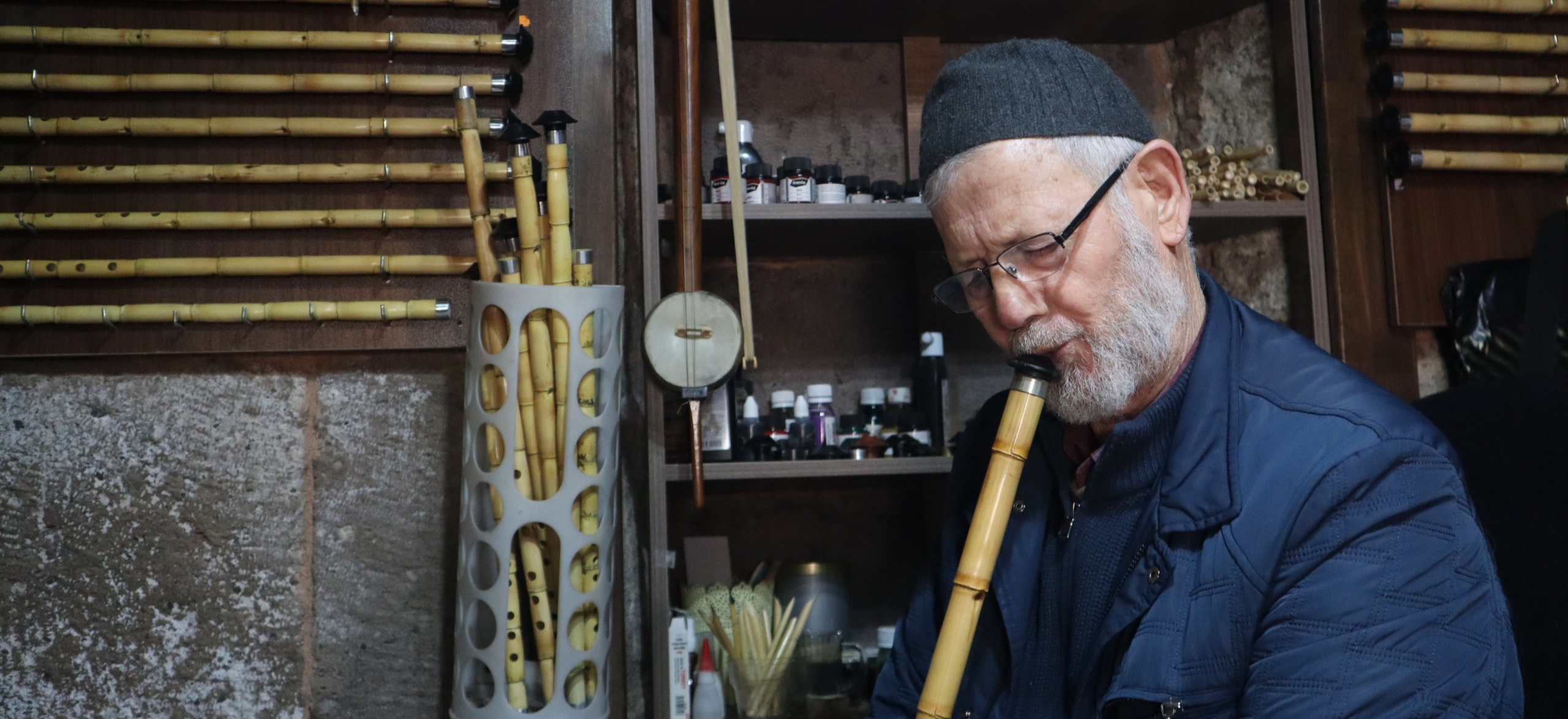 Okuduğu beyitten etkilenerek başladığı neyi 40 yıldır üflüyor