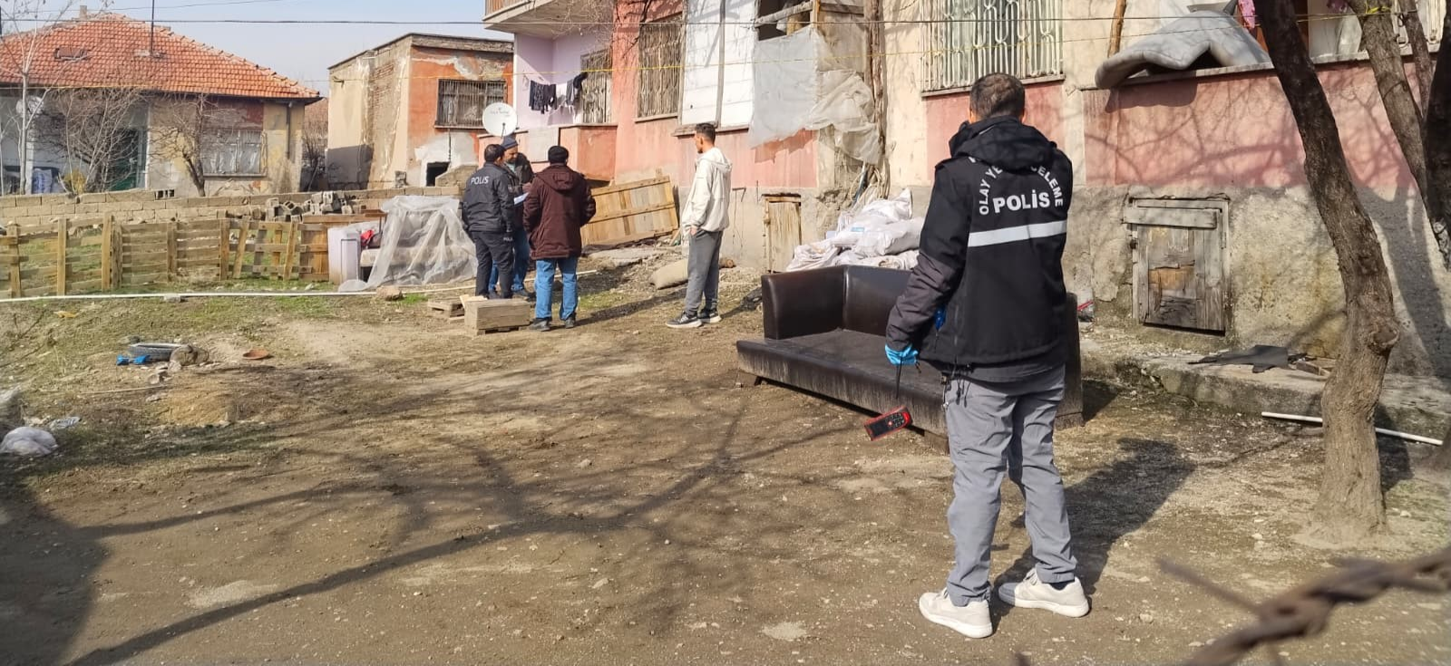 Kayseri’de 2’nci kattan düşen 3 yaşındaki çocuk yaralandı