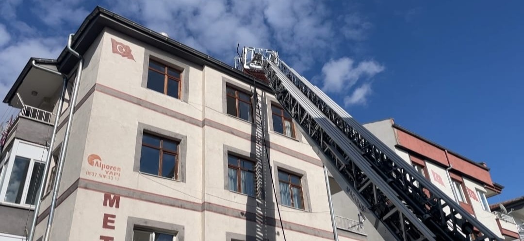 Kayseri'de apartmanın bacasında yangın