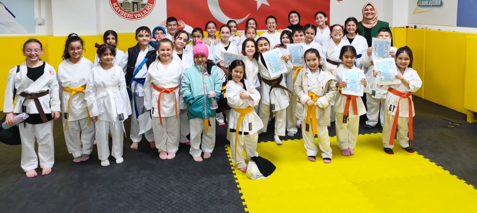 Yeşilay Şubesi’nden bağımlılıkla mücadele semineri