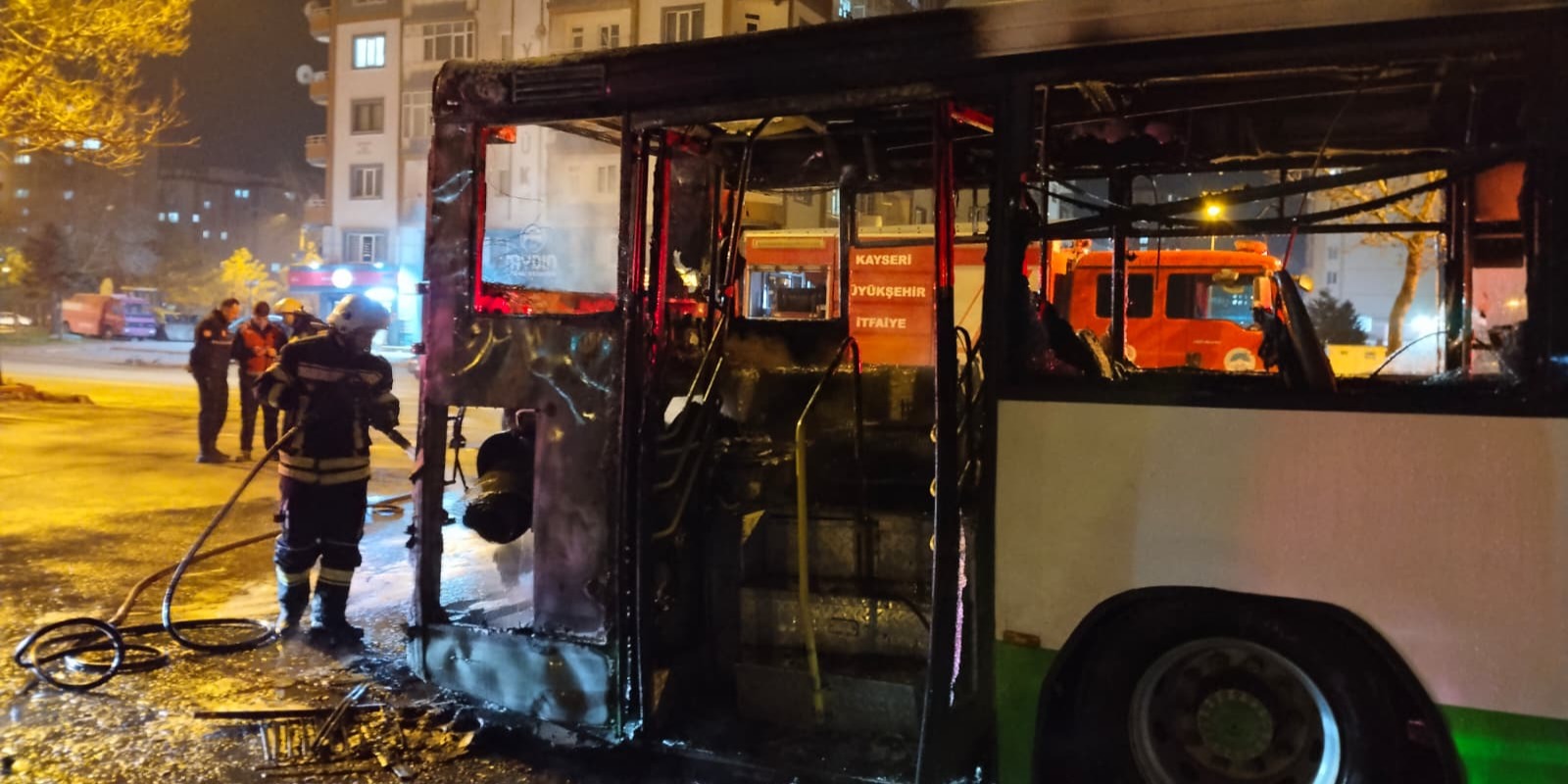 Kayseri'de seyir halindeki özel halk otobüsü yandı