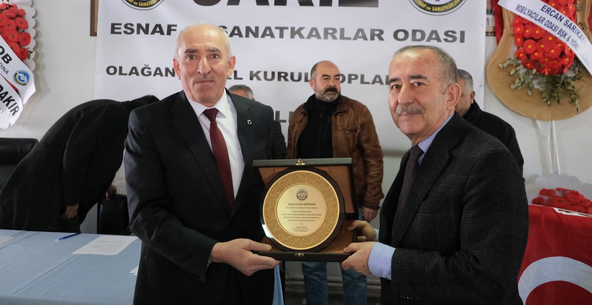 Sarız Esnaf Odası'nda Celal Akpınar güven tazeledi 