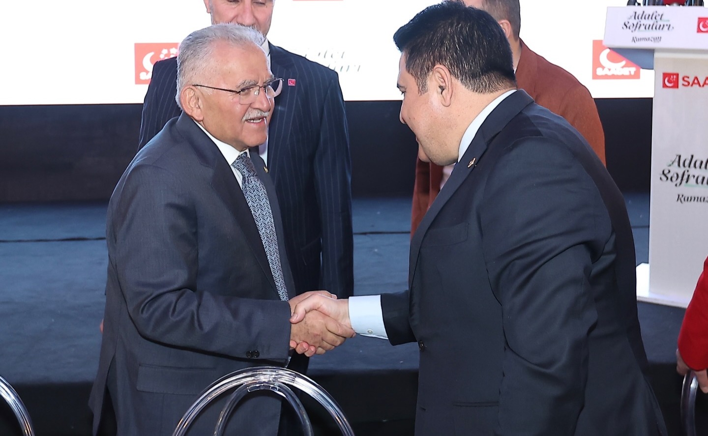 BÜYÜKKILIÇ, ÖĞRENCİLER VE SİYASİ PARTİ TEMSİLCİLERİ İLE İFTAR SOFRALARINDA BULUŞTU