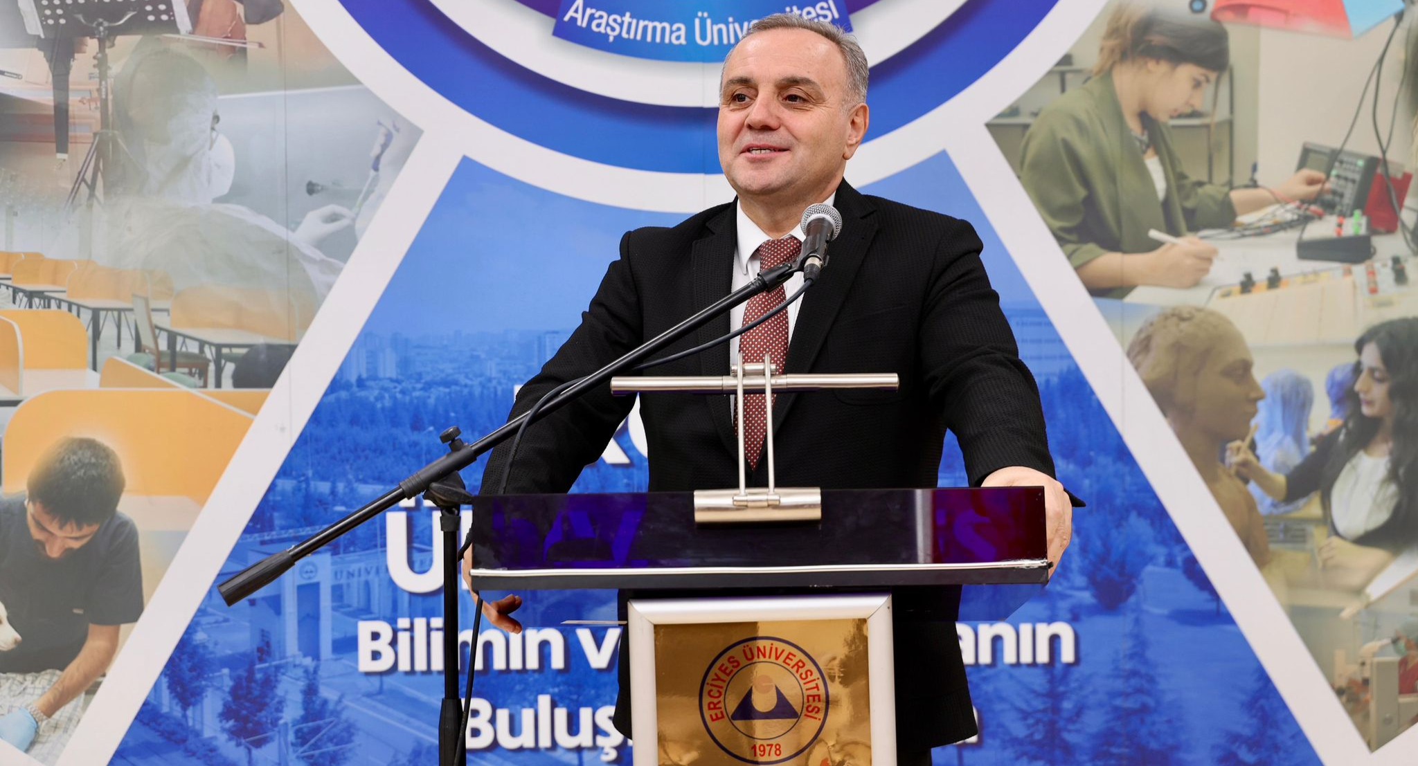 Rektör Prof. Dr. Fatih Altun, Çeşitli Alanlarda Ödül Alan  Akademisyenler ile Bir Araya Geldi