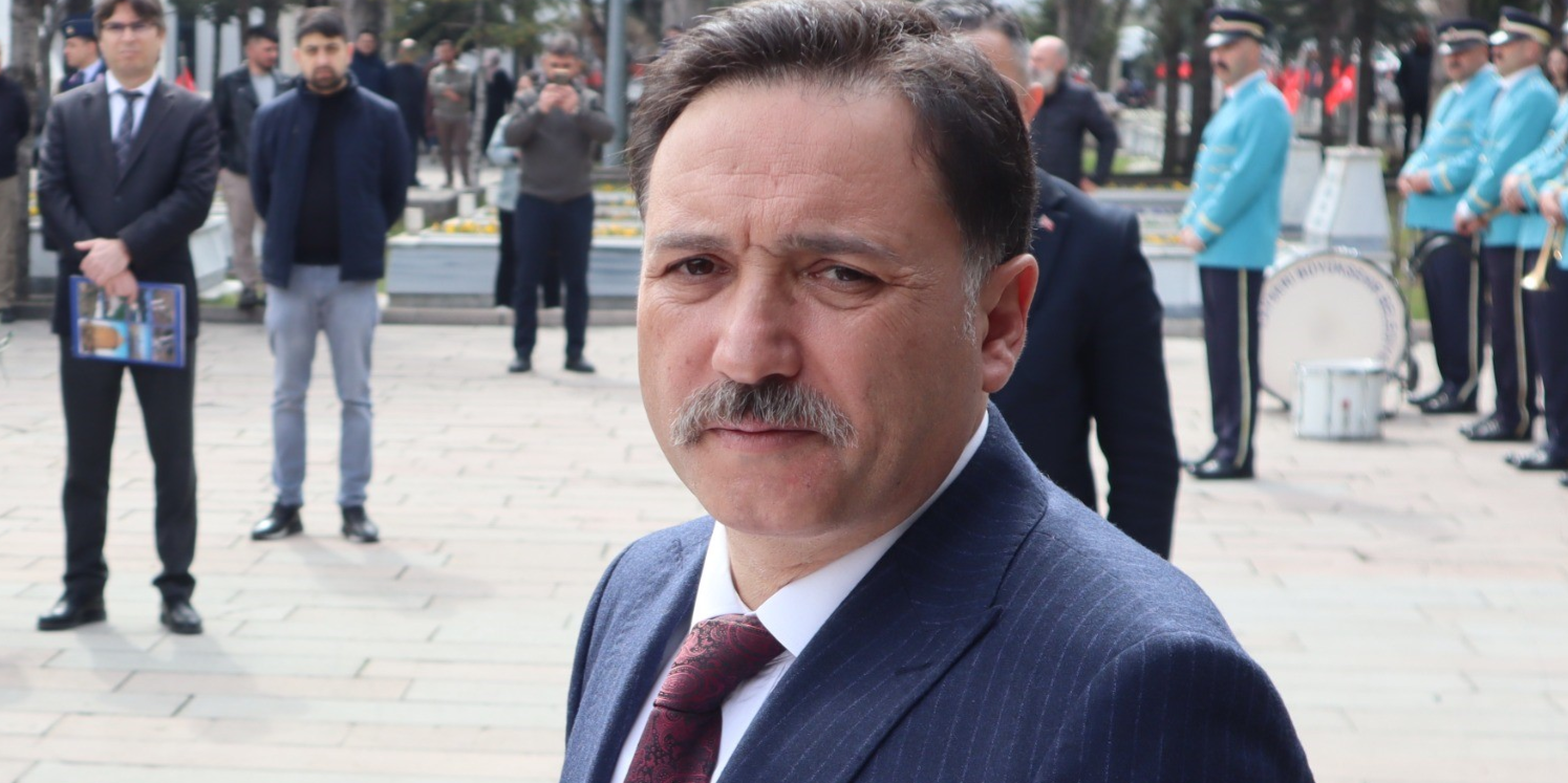 Vali Gökmen Çiçek: Bu kadar savaşın içerisinde bir tek bizim ülkemizde huzurlu bir şekilde bombalar patlamadan yaşıyoruz