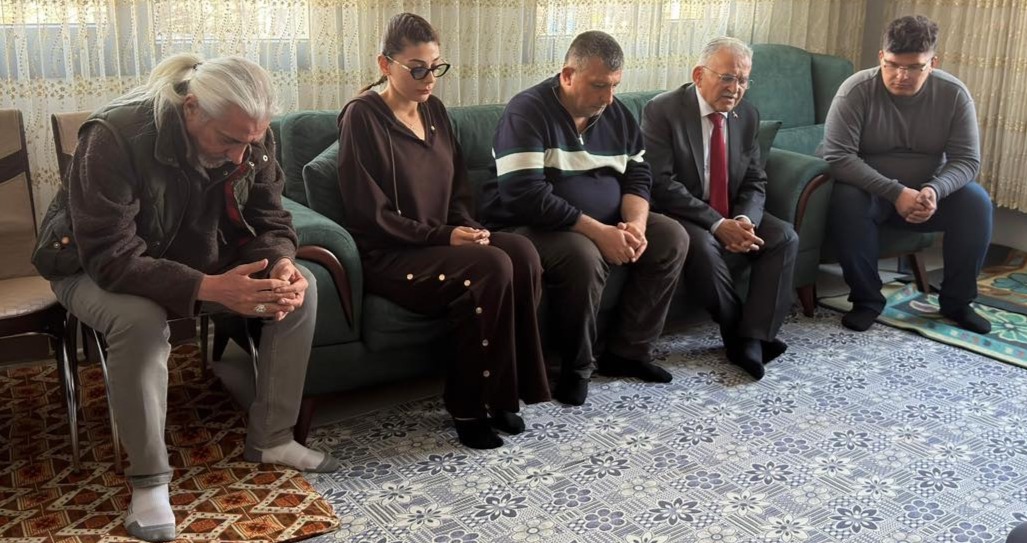 Başkan Büyükkılıç’tan kazada ölen tıp öğrencisi Yaren’in ailesine taziye ziyareti